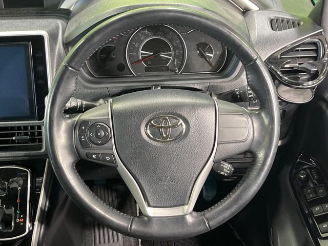 TOYOTA VOXY 4WD 2018 Image 31