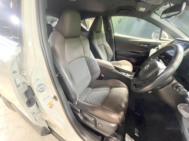 TOYOTA C-HR 2017 Image 31