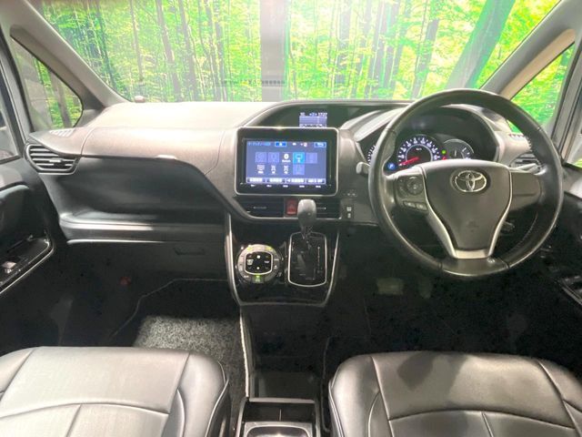 TOYOTA VOXY 2018 Image 31