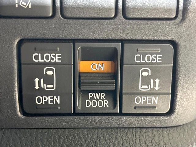 TOYOTA VOXY 2018 Image 31