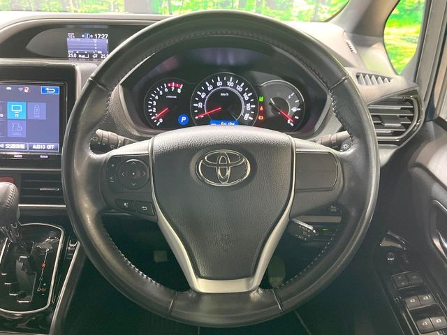 TOYOTA VOXY 2018 Image 31