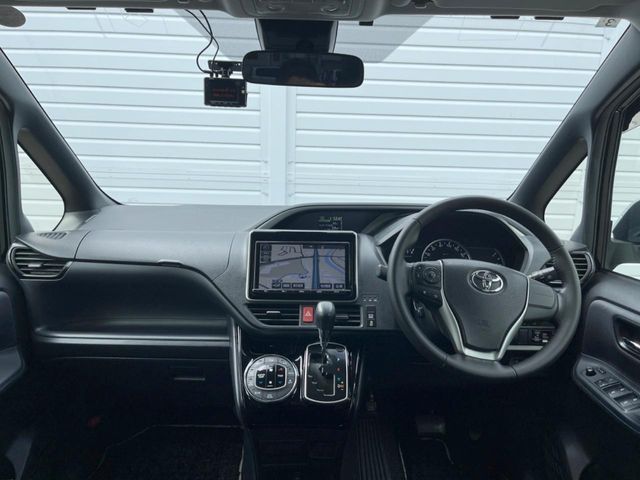 TOYOTA VOXY 2017 Image 31