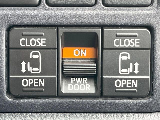 TOYOTA VOXY 2017 Image 31