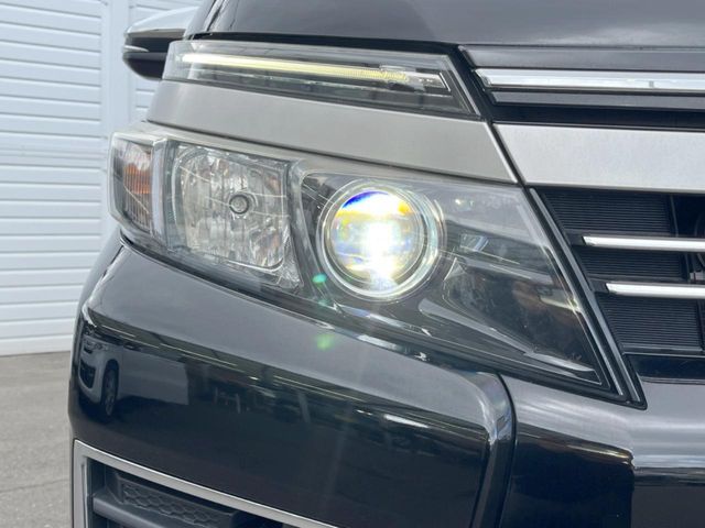 TOYOTA VOXY 2017 Image 31