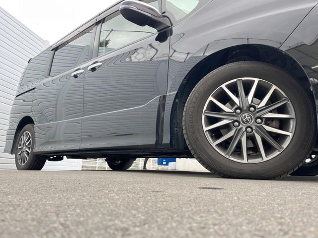 TOYOTA VOXY 2017 Image 31