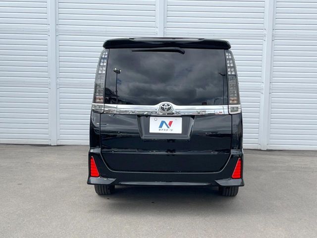 TOYOTA VOXY 2017 Image 31