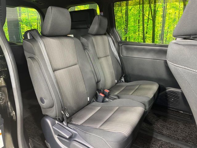 TOYOTA VOXY 2018 Image 31