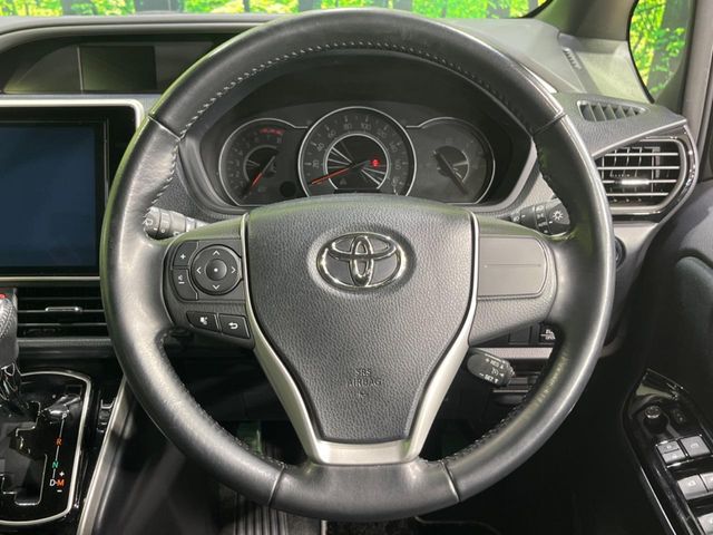 TOYOTA VOXY 2018 Image 31