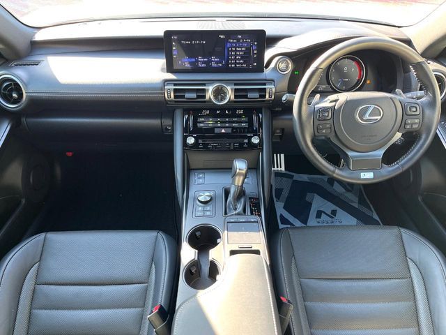 TOYOTA LEXUS IS300 2021 Image 31