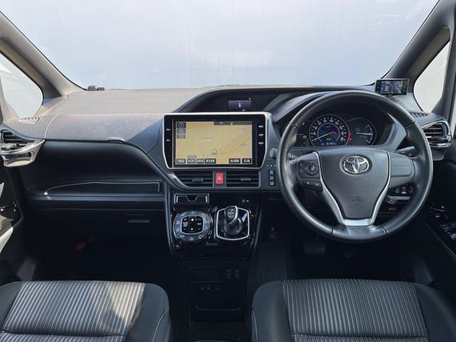 TOYOTA VOXY HYBRID 2017 Image 31