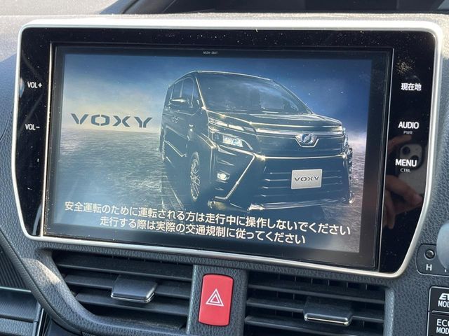 TOYOTA VOXY HYBRID 2017 Image 31
