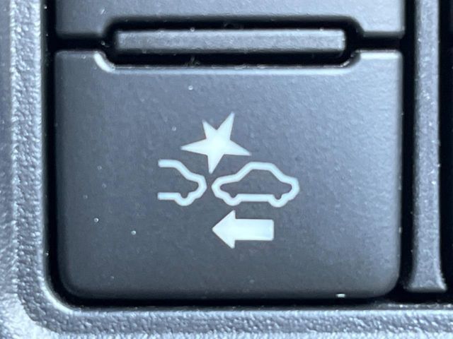 TOYOTA VOXY HYBRID 2017 Image 31