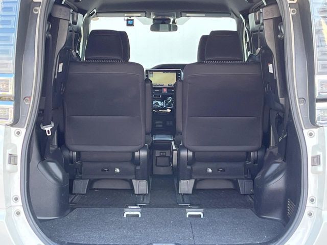 TOYOTA VOXY HYBRID 2017 Image 31