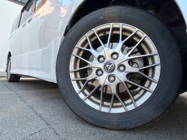 TOYOTA VOXY HYBRID 2017 Image 31