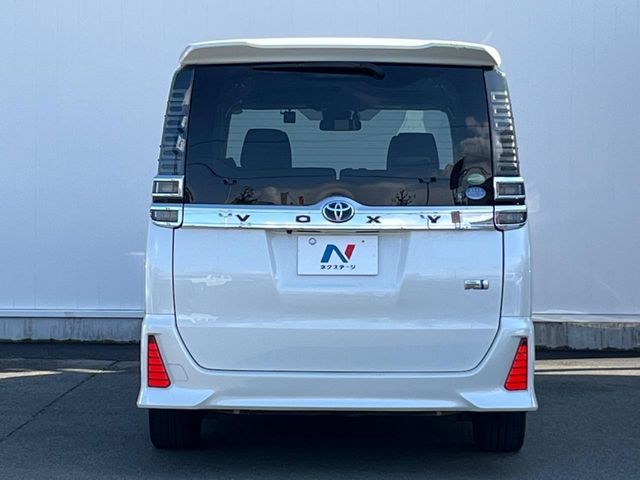 TOYOTA VOXY HYBRID 2017 Image 31