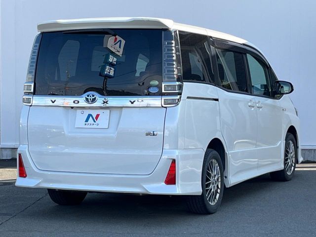 TOYOTA VOXY HYBRID 2017 Image 31
