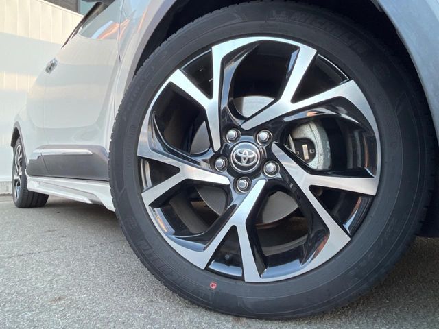 TOYOTA C-HR 2017 Image 31