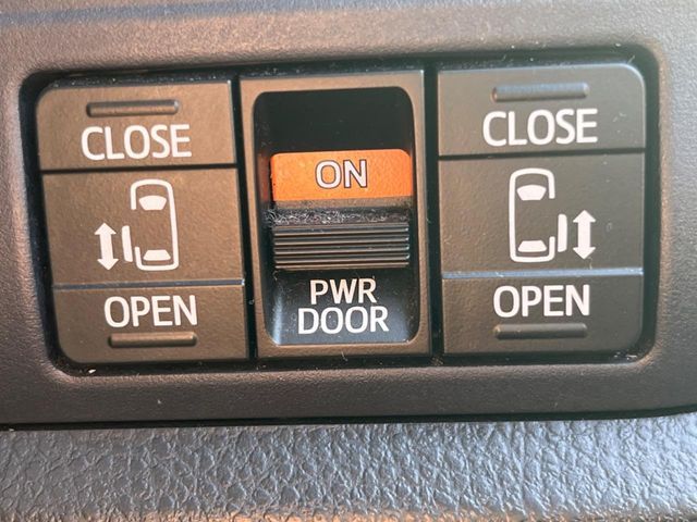 TOYOTA NOAH HYBRID 2015 Image 31