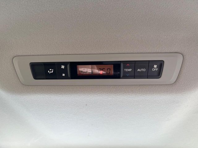 TOYOTA NOAH HYBRID 2015 Image 31