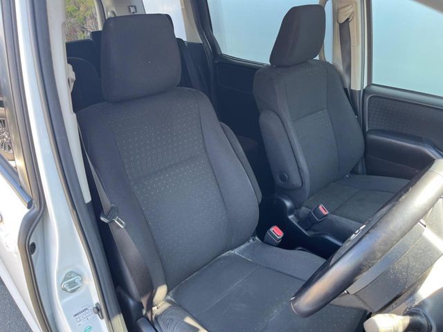 TOYOTA NOAH HYBRID 2015 Image 31