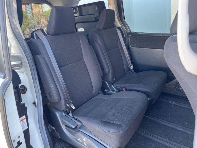 TOYOTA NOAH HYBRID 2015 Image 31