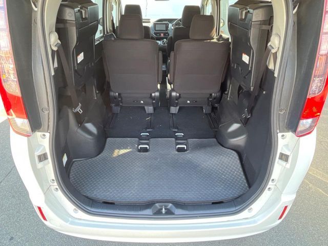 TOYOTA NOAH HYBRID 2015 Image 31