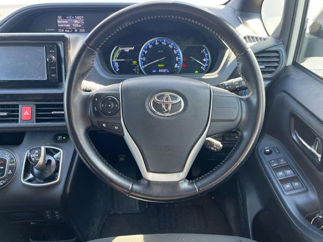 TOYOTA NOAH HYBRID 2015 Image 31