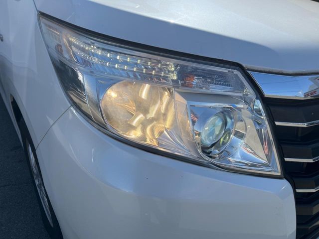 TOYOTA NOAH HYBRID 2015 Image 31