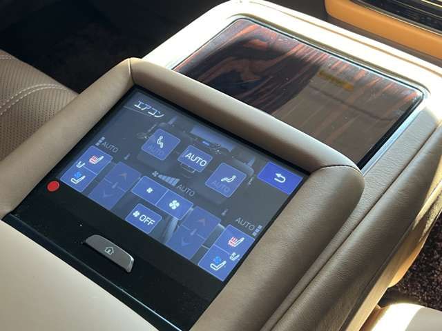 TOYOTA LEXUS LS500H 2017 Image 31