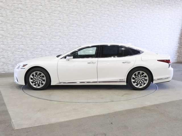 TOYOTA LEXUS LS500H 2017 Image 31