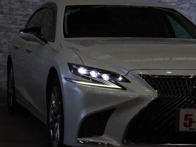 TOYOTA LEXUS LS500H 2017 Image 31