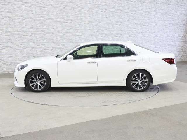 TOYOTA CROWN SEDAN 2016 Image 31