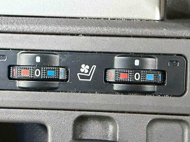 TOYOTA LANDCRUISER PRADO 2018 Image 31