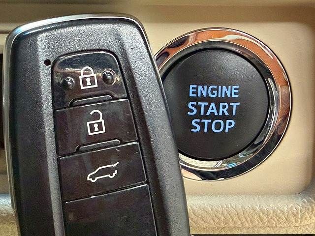 TOYOTA LANDCRUISER PRADO 2018 Image 31