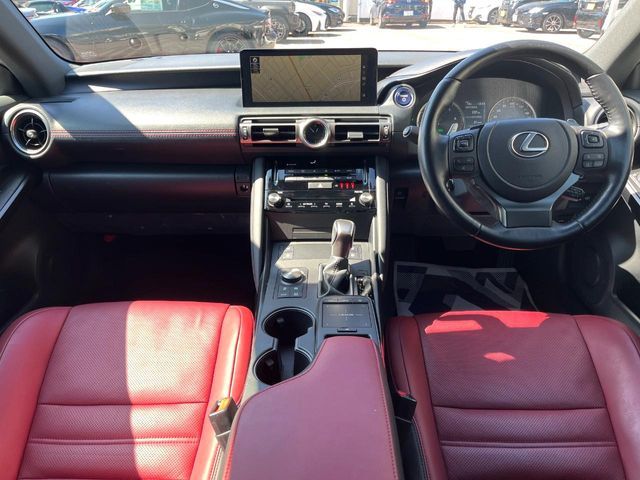 TOYOTA LEXUS IS300H 2021 Image 31