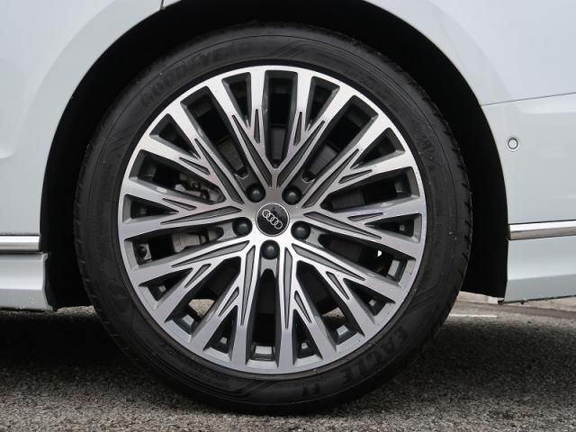 AUDI A8 2022 Image 31