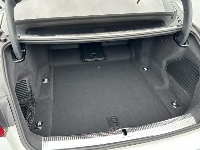 AUDI A8 2022 Image 31