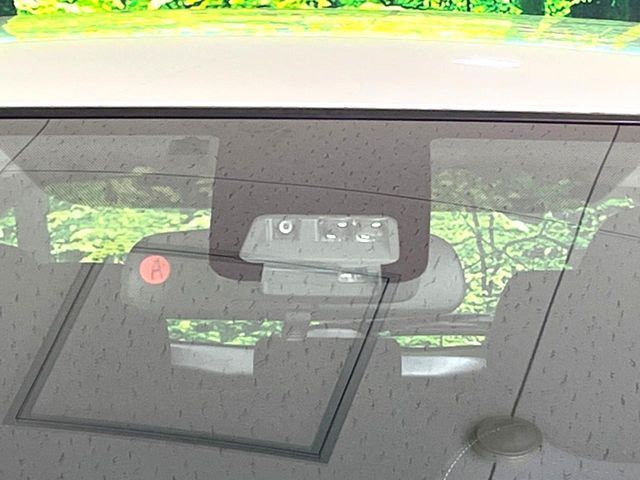 TOYOTA VITZ 2018 Image 31