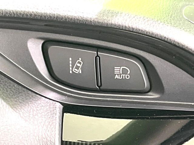 TOYOTA VITZ 2018 Image 31