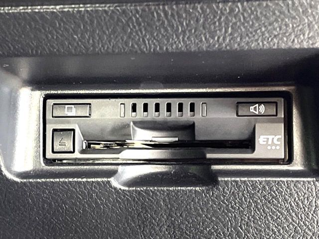 TOYOTA VITZ 2018 Image 31