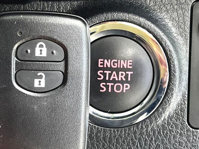 TOYOTA VITZ 2018 Image 31