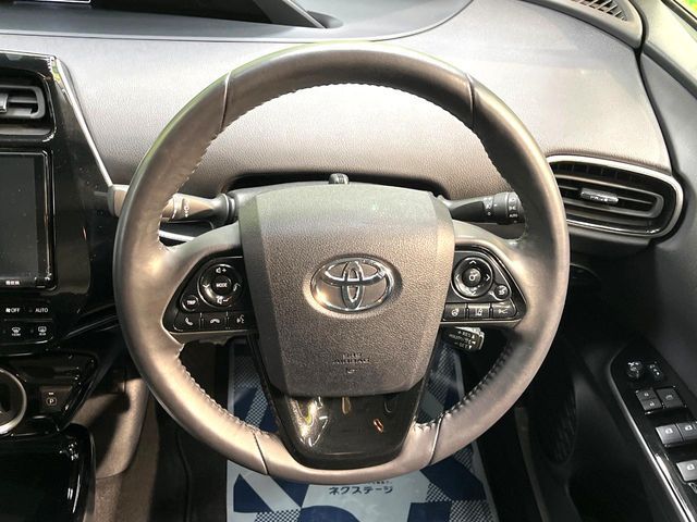 TOYOTA PRIUS PHV 2018 Image 31