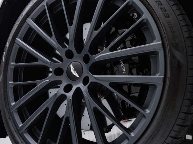 ASTON MARTIN SUV 2023 Image 31