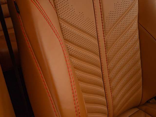 ASTON MARTIN SUV 2023 Image 31