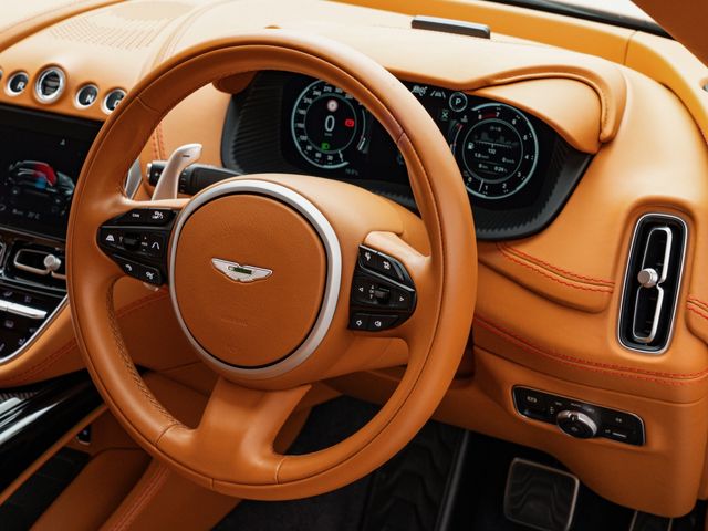 ASTON MARTIN SUV 2023 Image 31