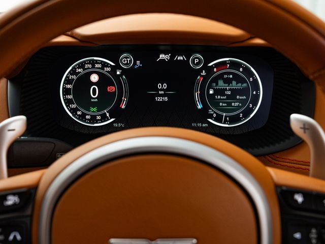 ASTON MARTIN SUV 2023 Image 31