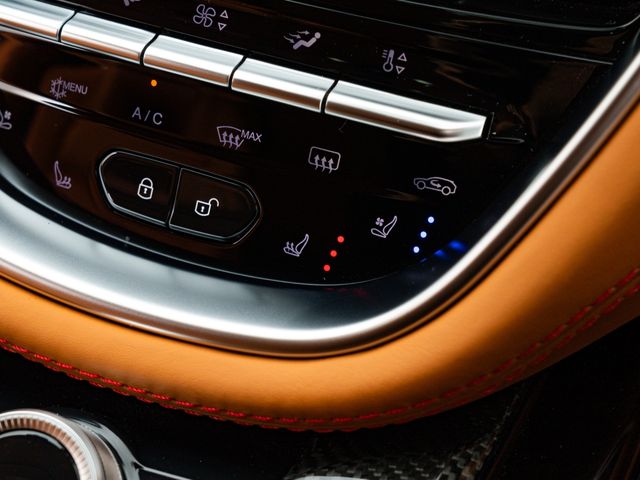 ASTON MARTIN SUV 2023 Image 31