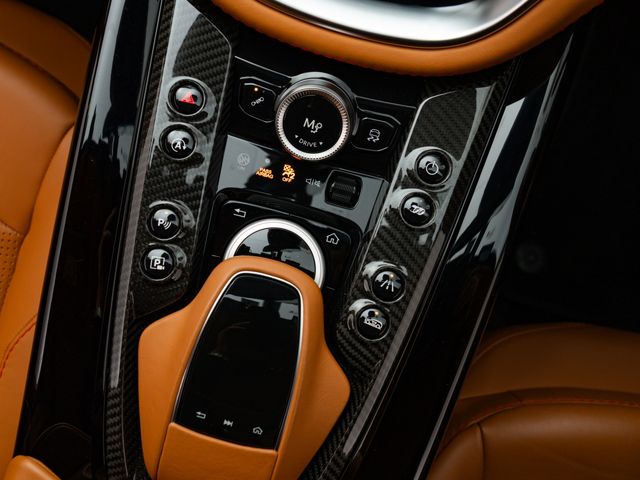 ASTON MARTIN SUV 2023 Image 31