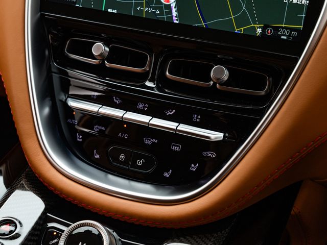 ASTON MARTIN SUV 2023 Image 31