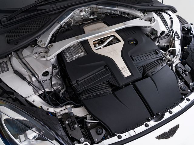 ASTON MARTIN SUV 2023 Image 31